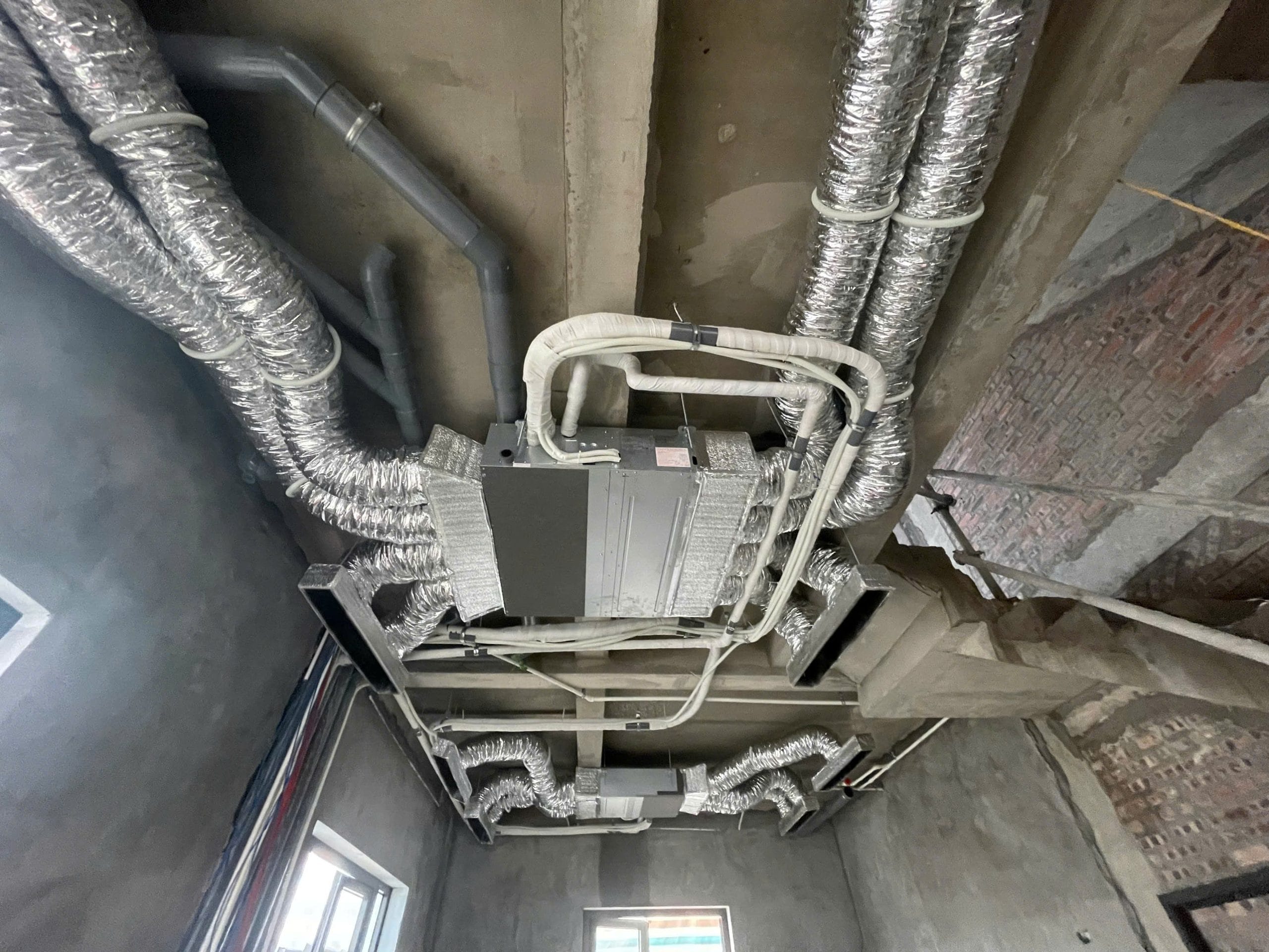 Hình ảnh thực tế thi công điều hoà trung tâm Daikin FXSQ32PAVE9